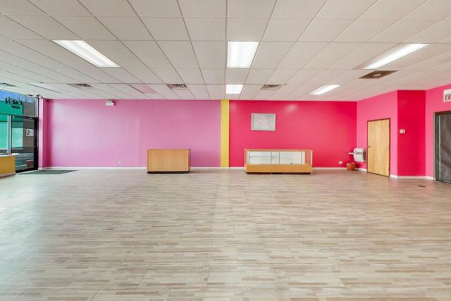 4916 N Pulaski Road, Chicago, IL 60630