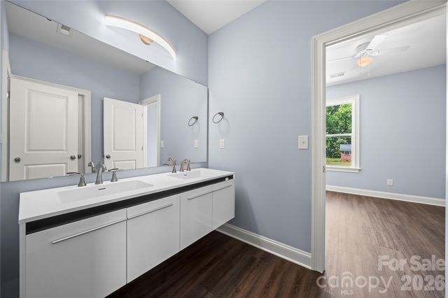 521 Austin Drive, Charlotte, NC 28213