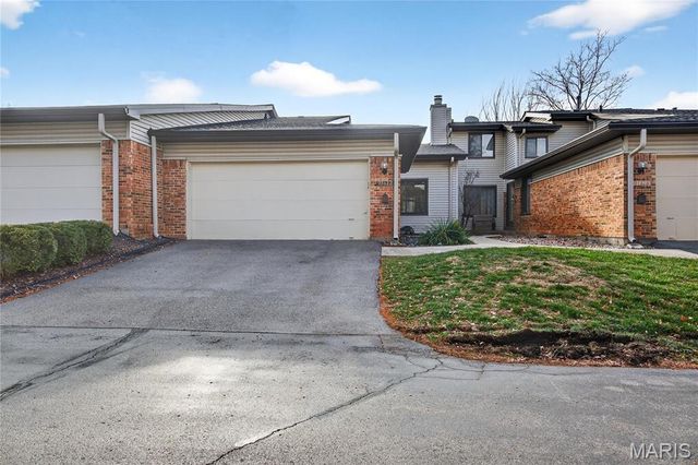 11612 Heather Dale Drive, St Louis, MO 63146