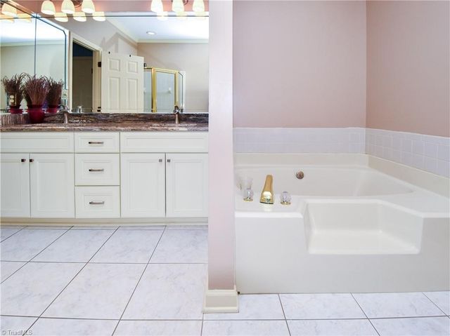 723 Polo Oaks Drive, Winston-salem, NC 27106