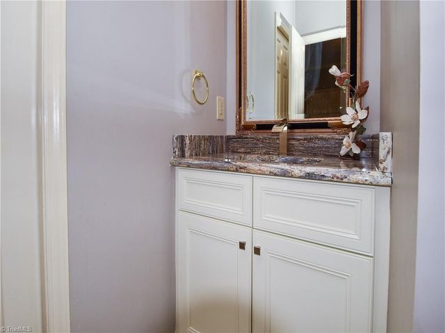 723 Polo Oaks Drive, Winston-salem, NC 27106