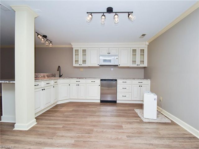 723 Polo Oaks Drive, Winston-salem, NC 27106