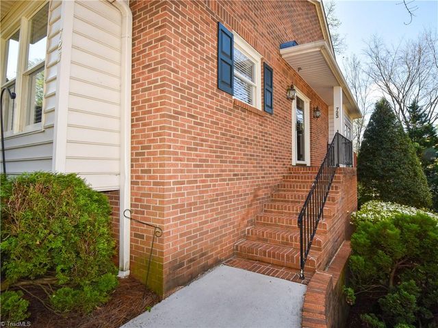 723 Polo Oaks Drive, Winston-salem, NC 27106