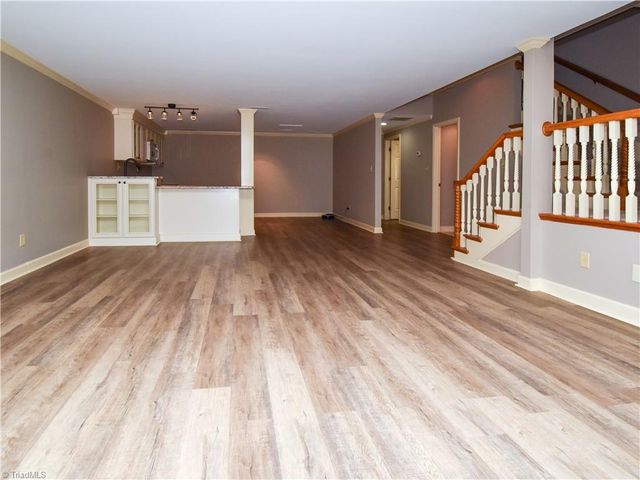 723 Polo Oaks Drive, Winston-salem, NC 27106