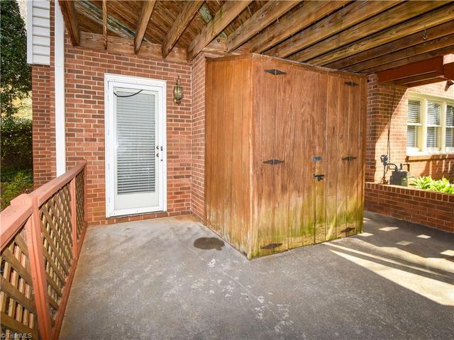 723 Polo Oaks Drive, Winston-salem, NC 27106