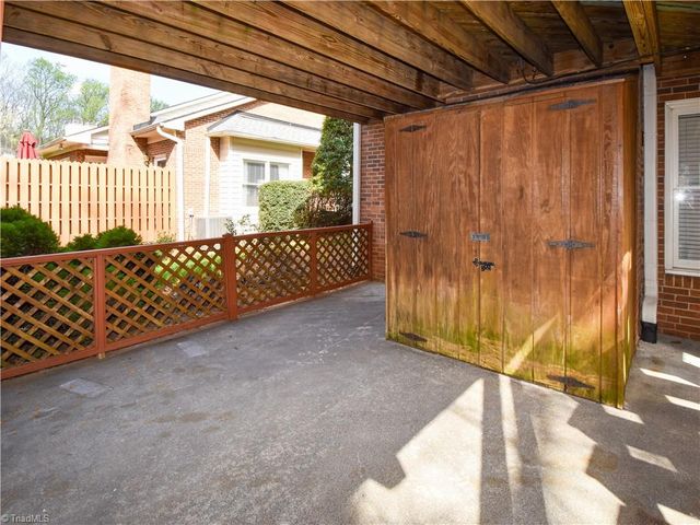 723 Polo Oaks Drive, Winston-salem, NC 27106