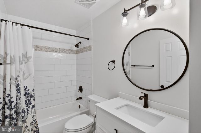 5920 BARON KENT LN, Centreville, VA 20120