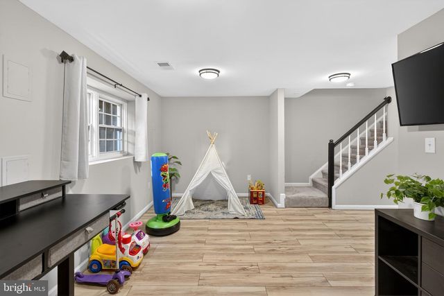 5920 BARON KENT LN, Centreville, VA 20120