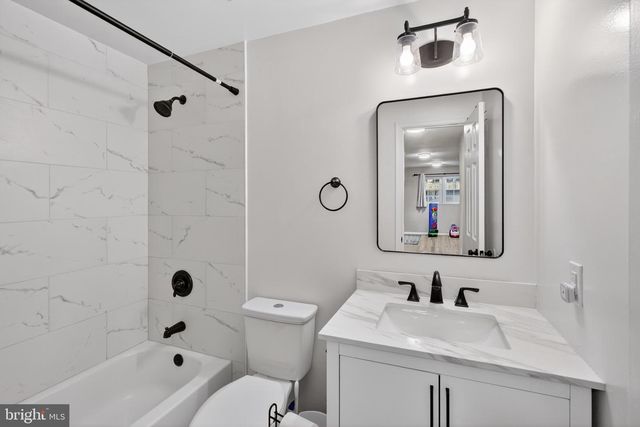 5920 BARON KENT LN, Centreville, VA 20120