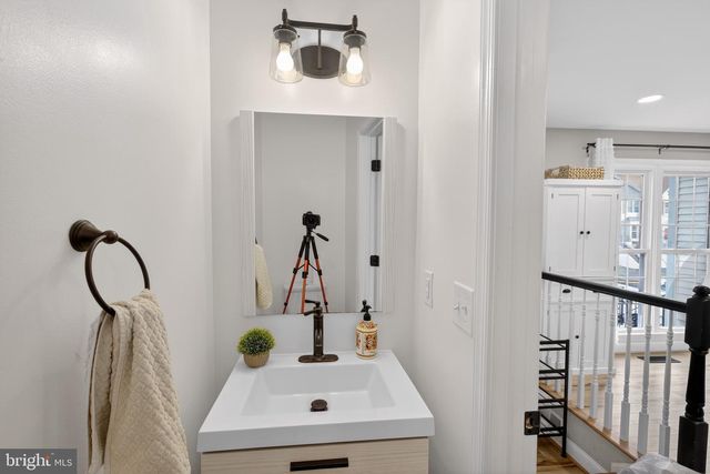 5920 BARON KENT LN, Centreville, VA 20120