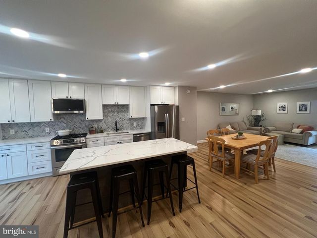 5920 BARON KENT LN, Centreville, VA 20120