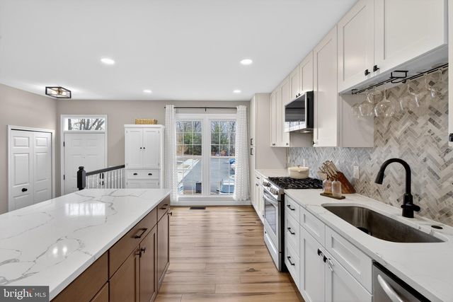 5920 BARON KENT LN, Centreville, VA 20120