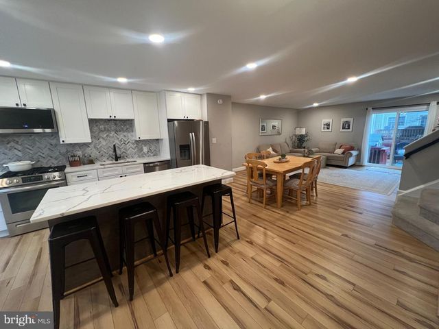 5920 BARON KENT LN, Centreville, VA 20120