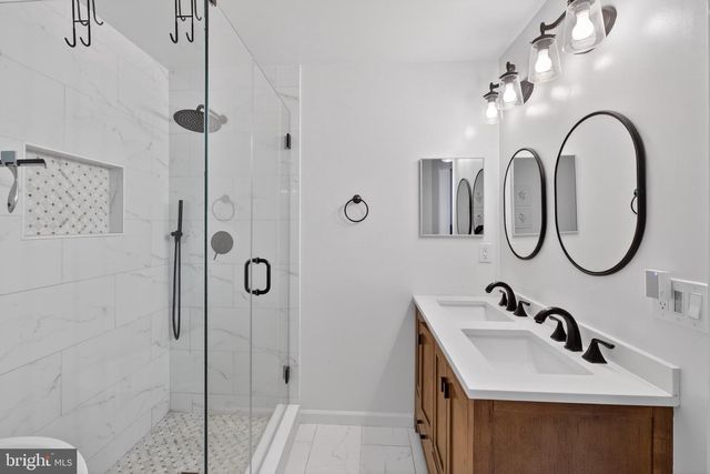 5920 BARON KENT LN, Centreville, VA 20120