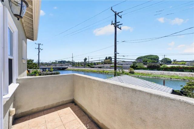 1241 N Studebaker, Long Beach, CA 90815