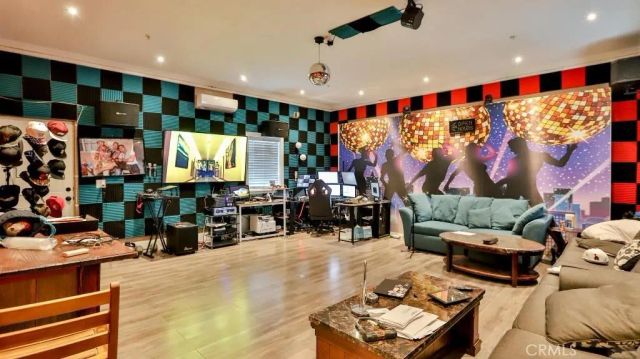 1241 N Studebaker, Long Beach, CA 90815