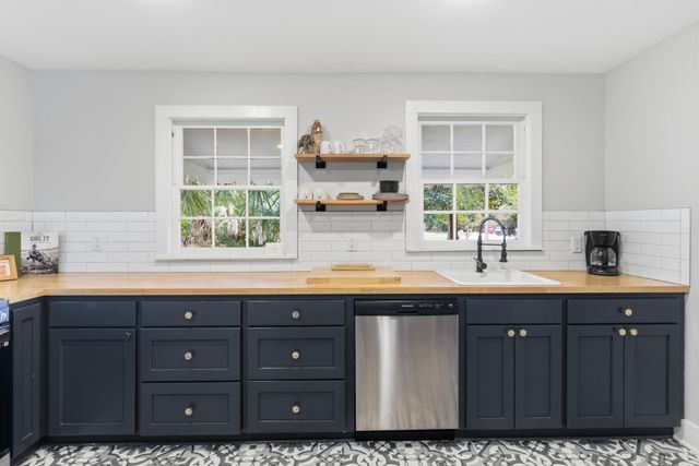 203 Park Ave., Hattiesburg, MS 39401