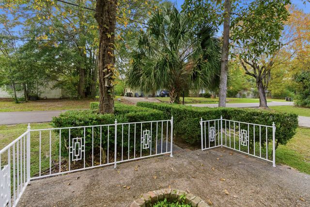 203 Park Ave., Hattiesburg, MS 39401