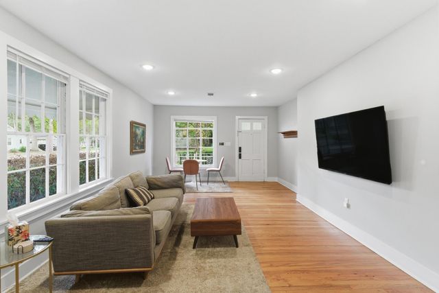 203 Park Ave., Hattiesburg, MS 39401