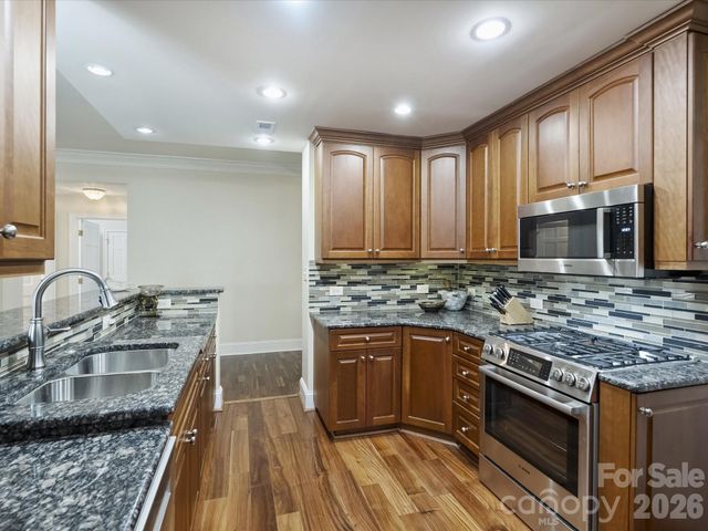 2445 Selwyn Avenue 202, Charlotte, NC 28209