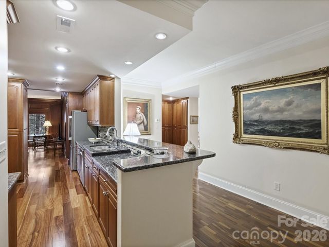 2445 Selwyn Avenue 202, Charlotte, NC 28209