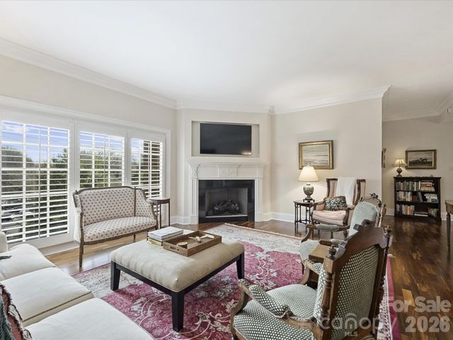 2445 Selwyn Avenue 202, Charlotte, NC 28209