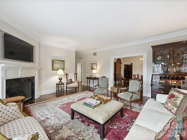 2445 Selwyn Avenue 202, Charlotte, NC 28209