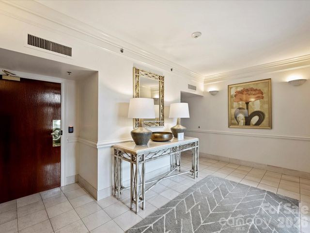 2445 Selwyn Avenue 202, Charlotte, NC 28209