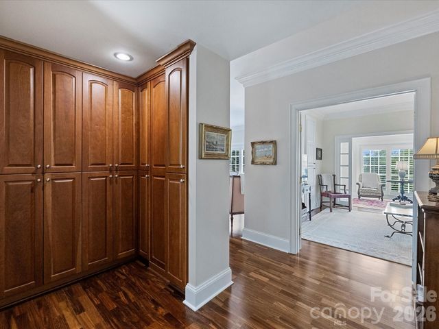 2445 Selwyn Avenue 202, Charlotte, NC 28209