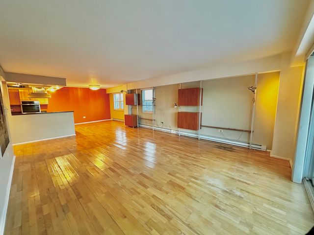 141 N La Grange Road 602, La Grange, IL 60525