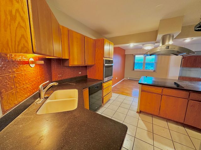 141 N La Grange Road 602, La Grange, IL 60525