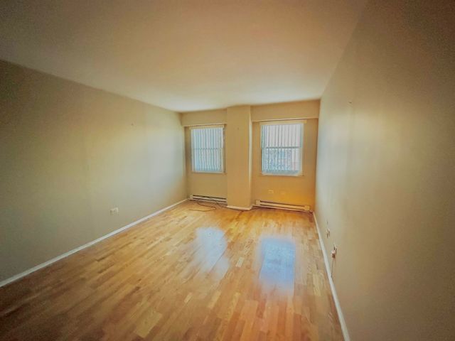 141 N La Grange Road 602, La Grange, IL 60525