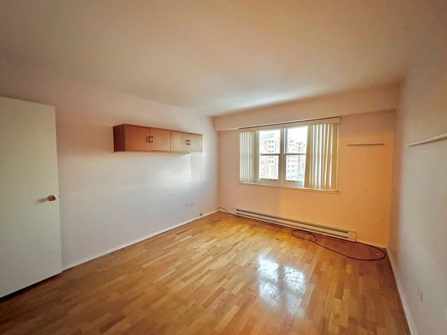 141 N La Grange Road 602, La Grange, IL 60525