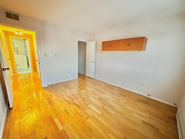 141 N La Grange Road 602, La Grange, IL 60525