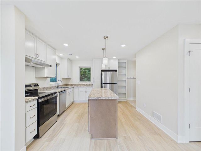2911 N 4th Street, Minneapolis, MN 55411
