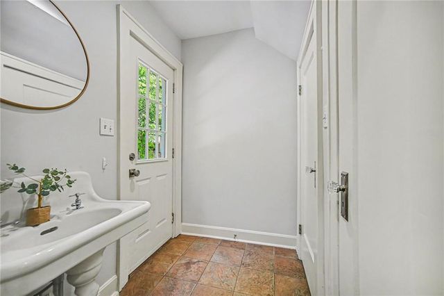 428 W 58TH Terrace, Kansas City, MO 64113