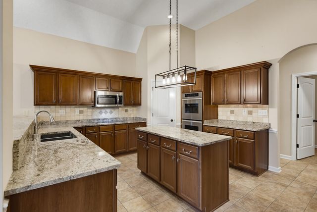 420 LEWIS FAIRWAY CIR, Oakland, TN 38060
