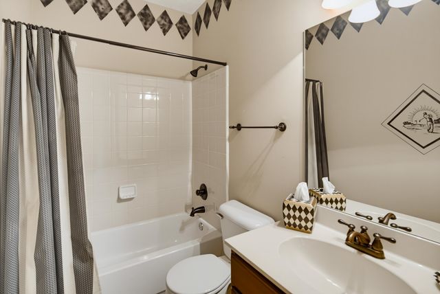 420 LEWIS FAIRWAY CIR, Oakland, TN 38060