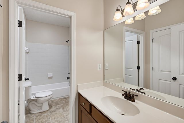 420 LEWIS FAIRWAY CIR, Oakland, TN 38060