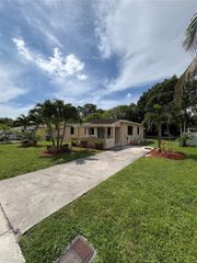 650 NE 137th St 0, North Miami, FL 33161