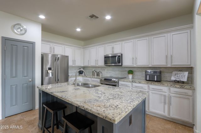 40748 W CHAMBERS Drive, Maricopa, AZ 85138