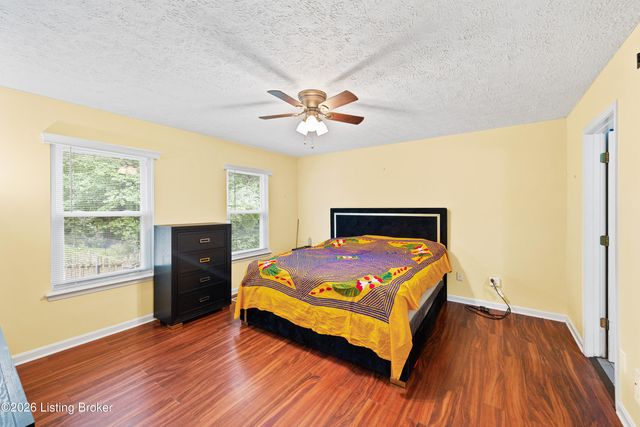 6425 Labor Ln, Louisville, KY 40291