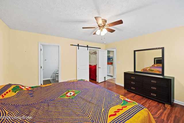 6425 Labor Ln, Louisville, KY 40291