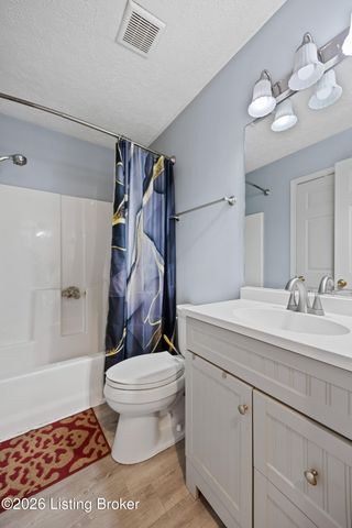 6425 Labor Ln, Louisville, KY 40291