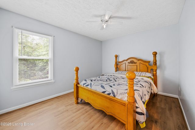 6425 Labor Ln, Louisville, KY 40291