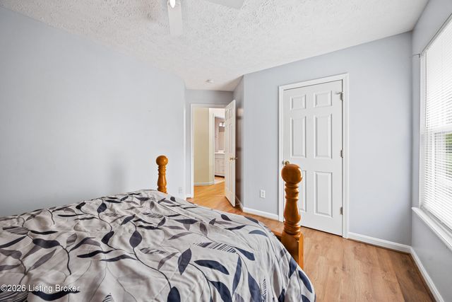 6425 Labor Ln, Louisville, KY 40291