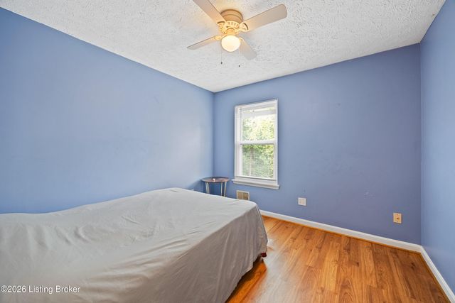 6425 Labor Ln, Louisville, KY 40291