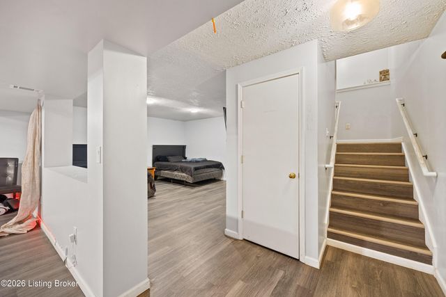 6425 Labor Ln, Louisville, KY 40291