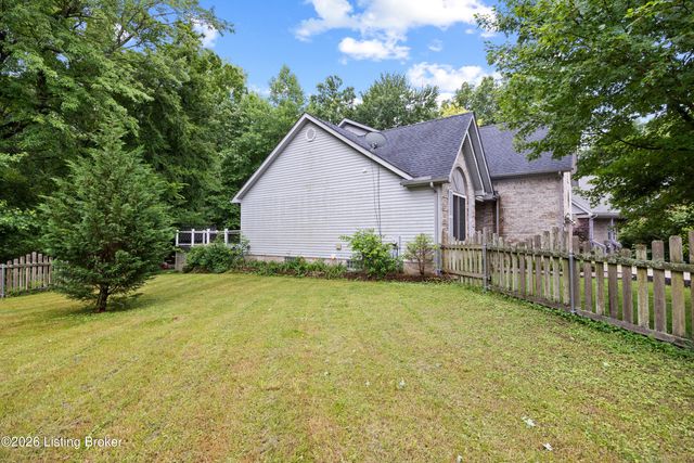 6425 Labor Ln, Louisville, KY 40291