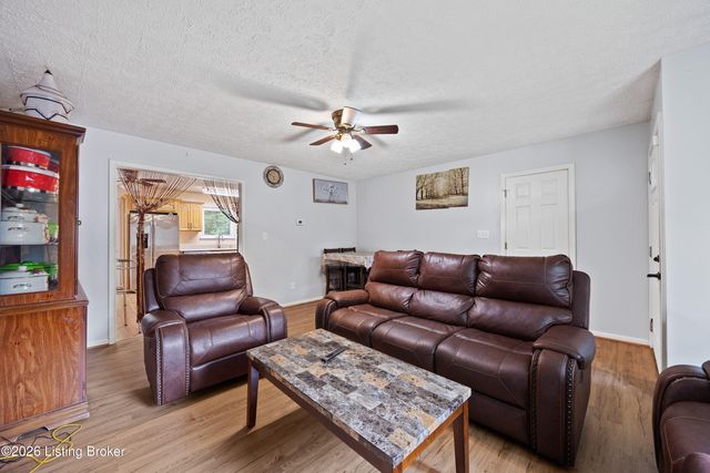 6425 Labor Ln, Louisville, KY 40291